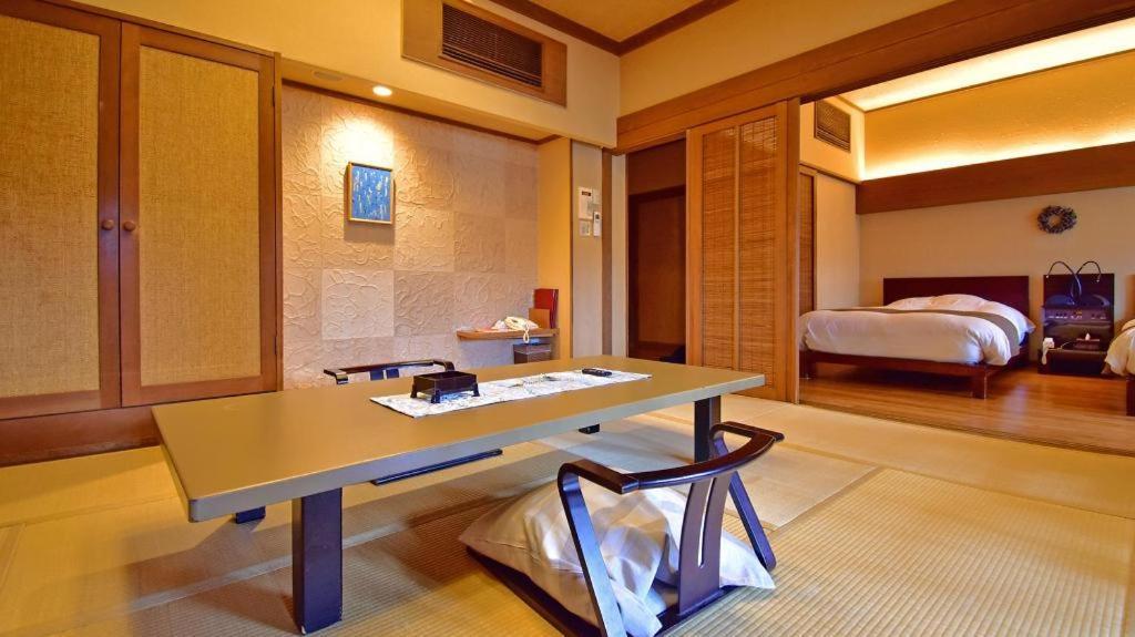 Tsukino Sumika Atami Juraku Hotel Exterior foto